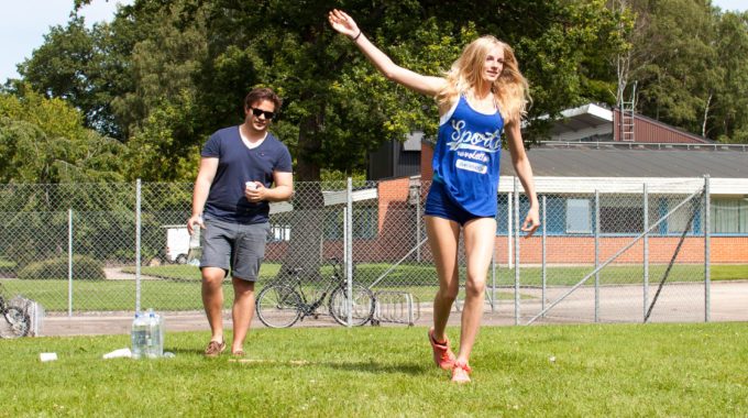 Elin Vinkar Till Publiken