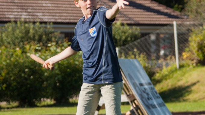 Malte Spelar Brännboll