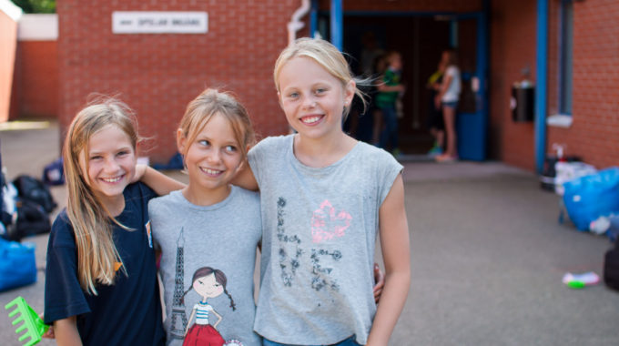 Saga, Tyra Och Alma